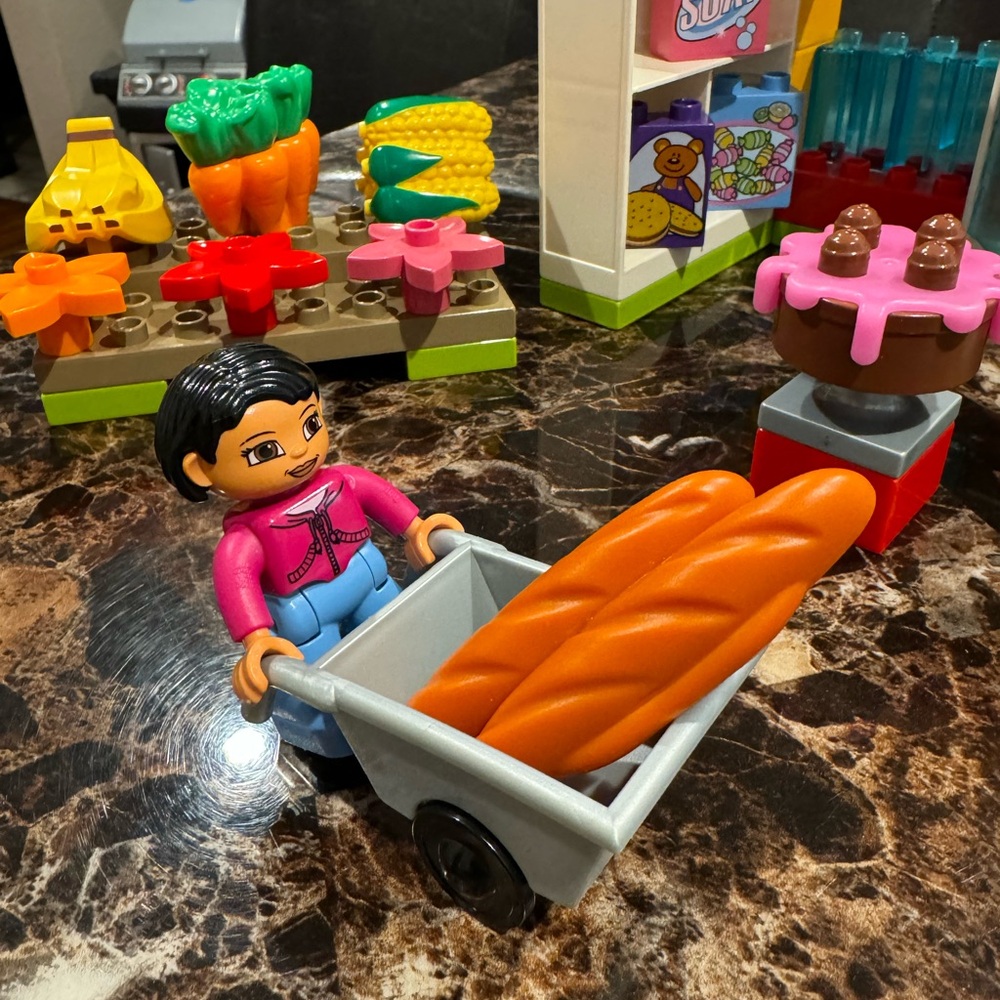 Lego Duplo 63 PC Supermarket #5604 - Picture 2 of 16